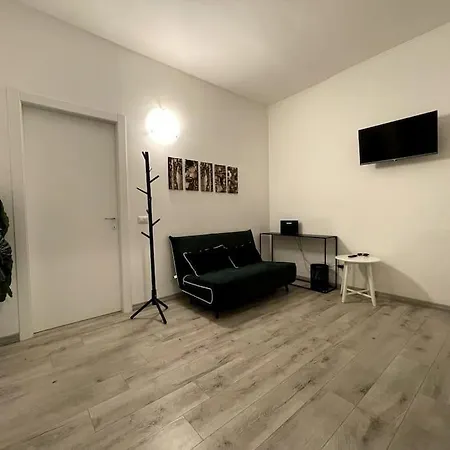 - Modern And Chic Apartment *