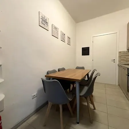 - Modern And Chic Apartment Bergamo