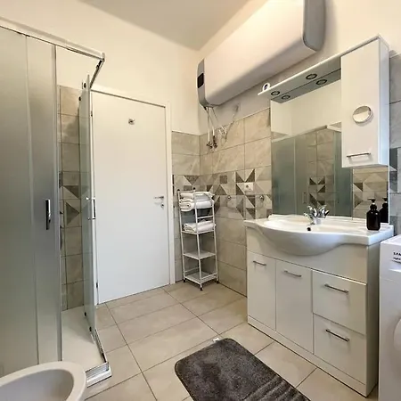 Apartament - Modern And Chic