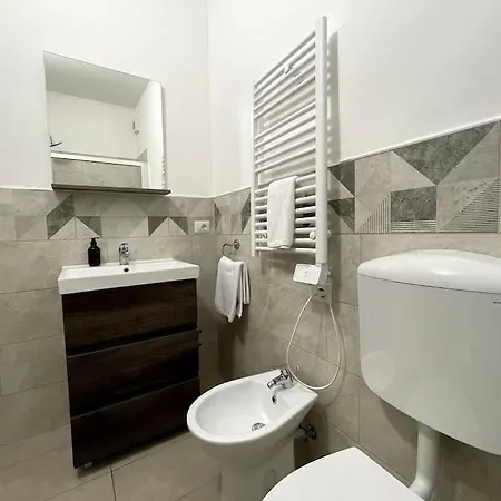 - Modern And Chic Apartament *