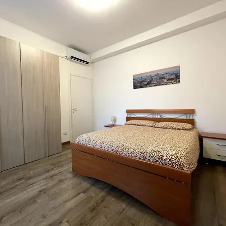- Modern And Chic Apartment *