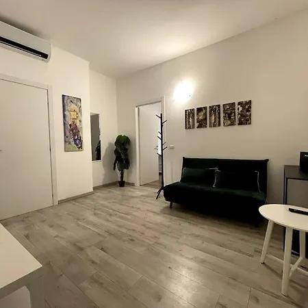 - Modern And Chic Bergamo